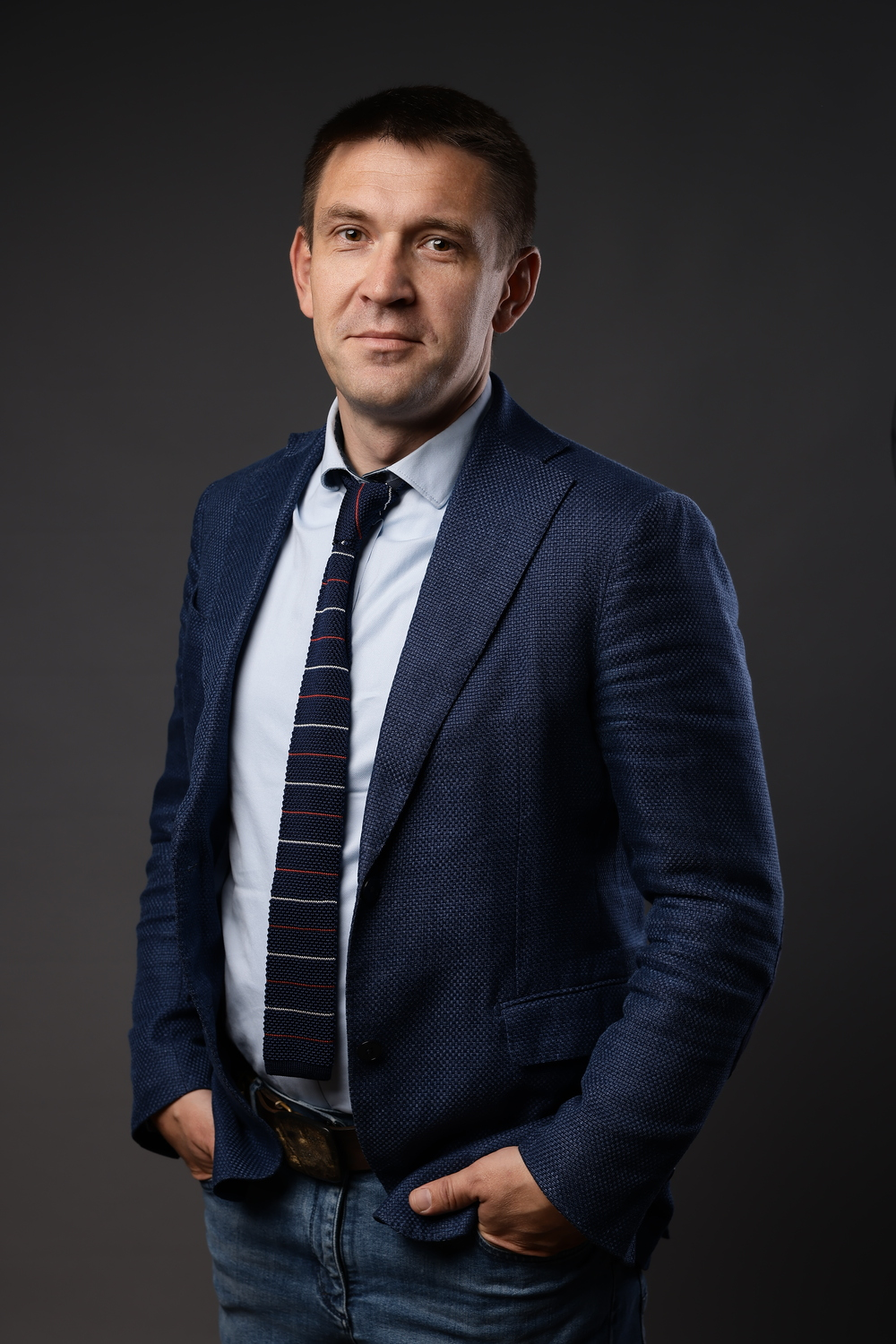 Фото сделано в целях самопрезентации моих услуг, как бизнес-консультанта На деловом фото Лустин Дмитрий